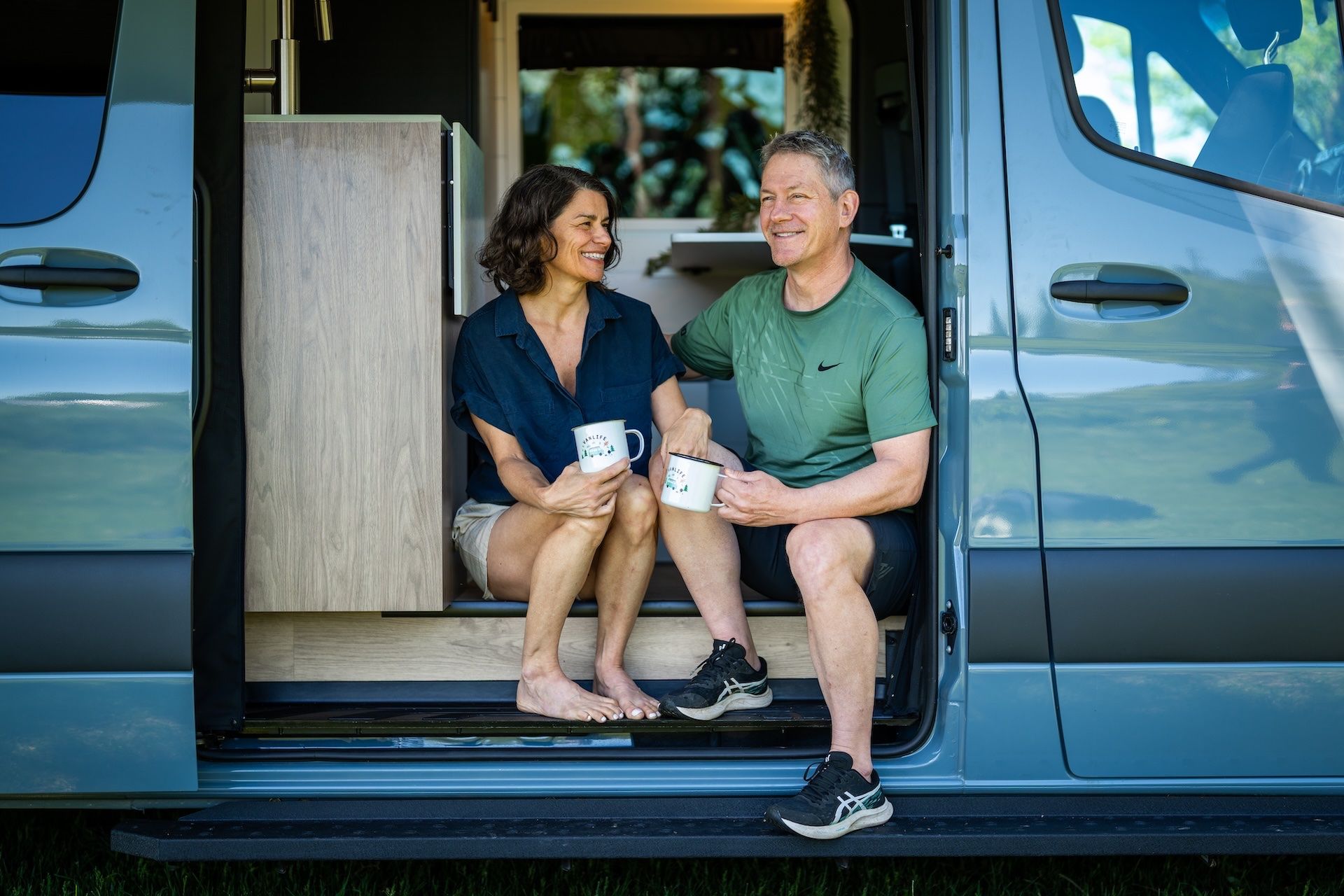 Famille dans un camper van Van Trotter